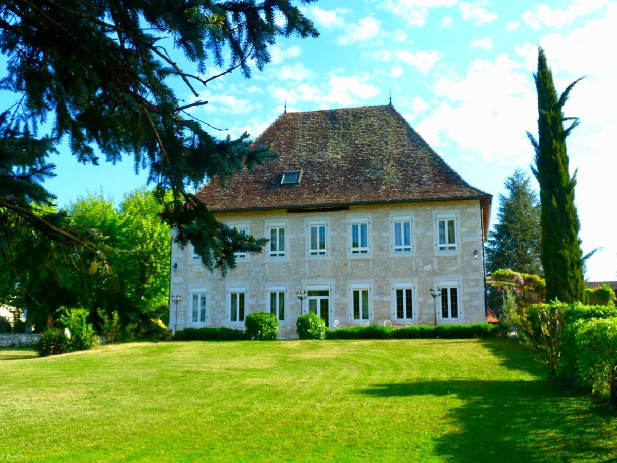 Domaine Du Manoir Bed & Breakfast Les Avenières Exterior foto