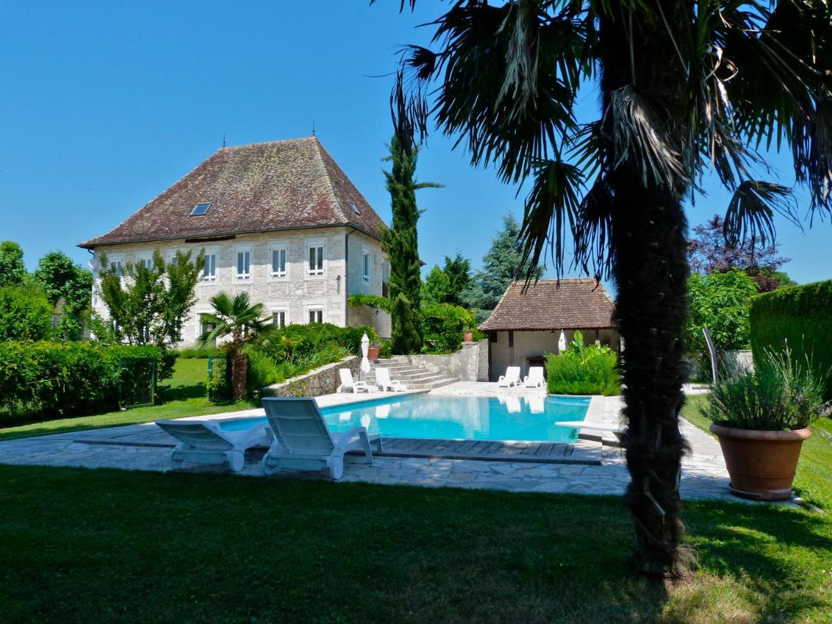 Domaine Du Manoir Bed & Breakfast Les Avenières Exterior foto