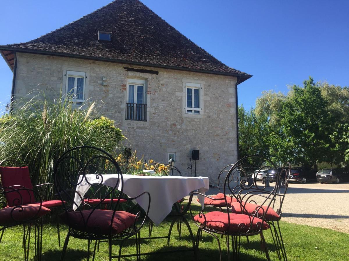Domaine Du Manoir Bed & Breakfast Les Avenières Exterior foto